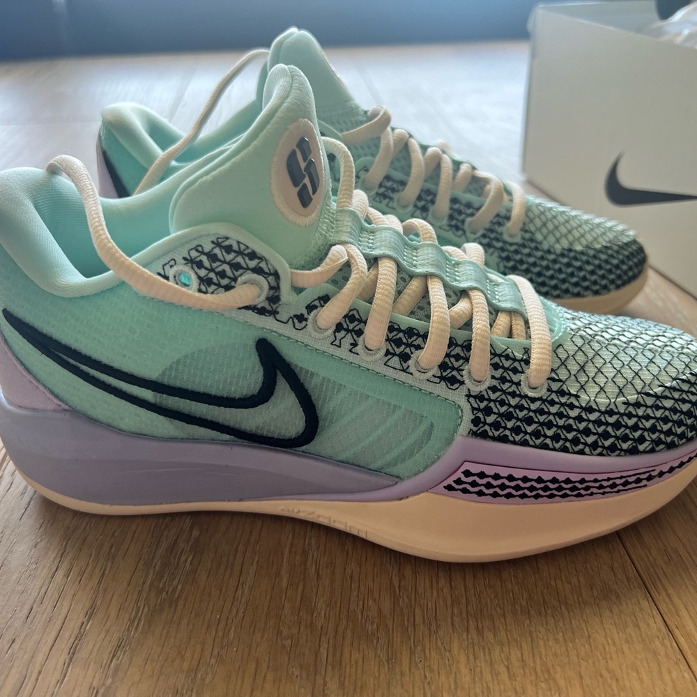 Women’s Sabrina 1 EP brand new in box size 5.